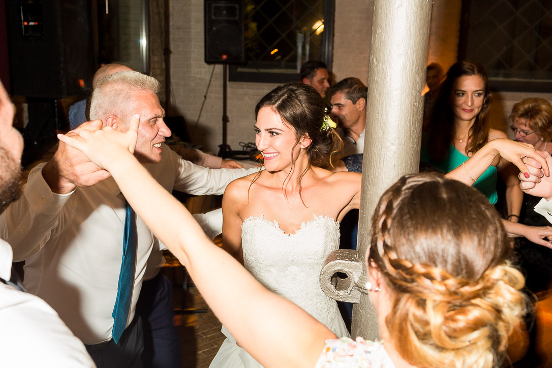Tanzen auf einer griechischen Hochzeit