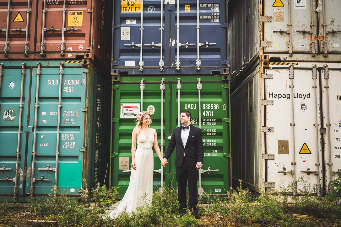 Brautpaar am Containerhafen