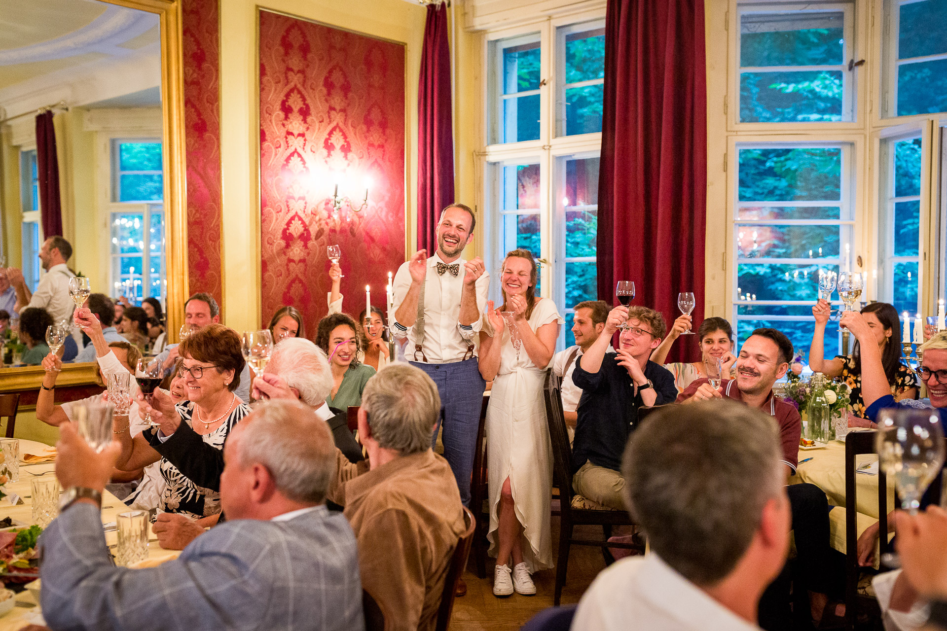 Brautpaar nach der Rede der ELtern im Haus Tornow am See