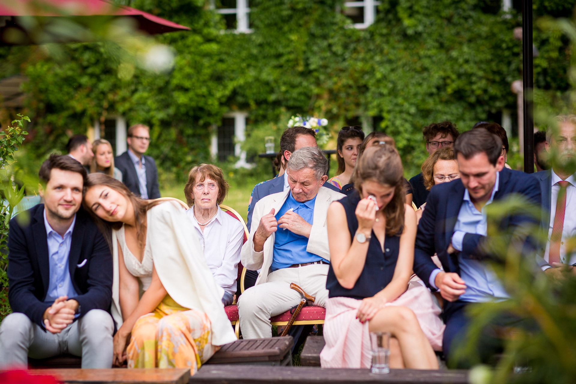 Reportage - zu Tränen gerührte Gäste