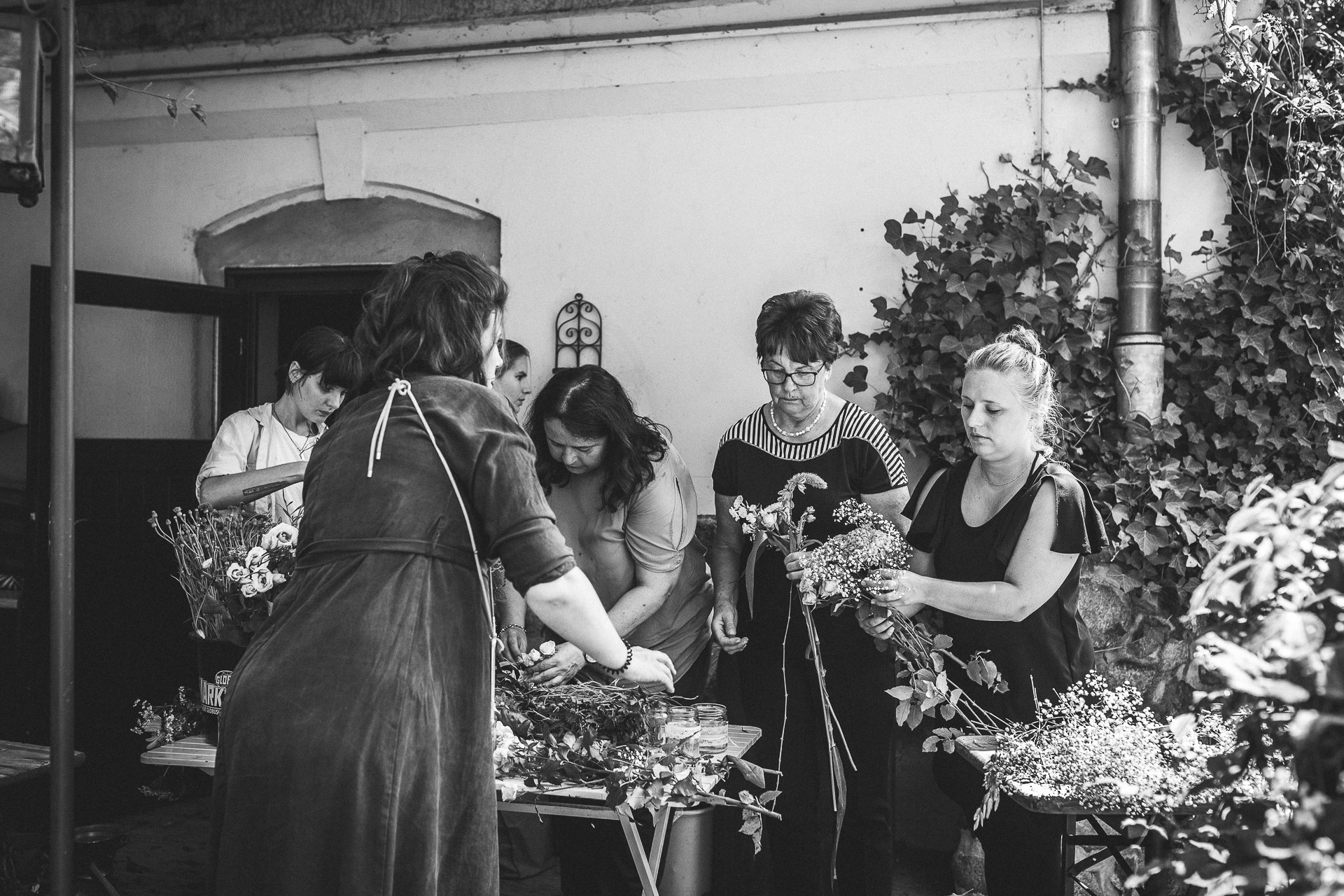 Vorbereitungen zur Hochzeit - Blumendeko