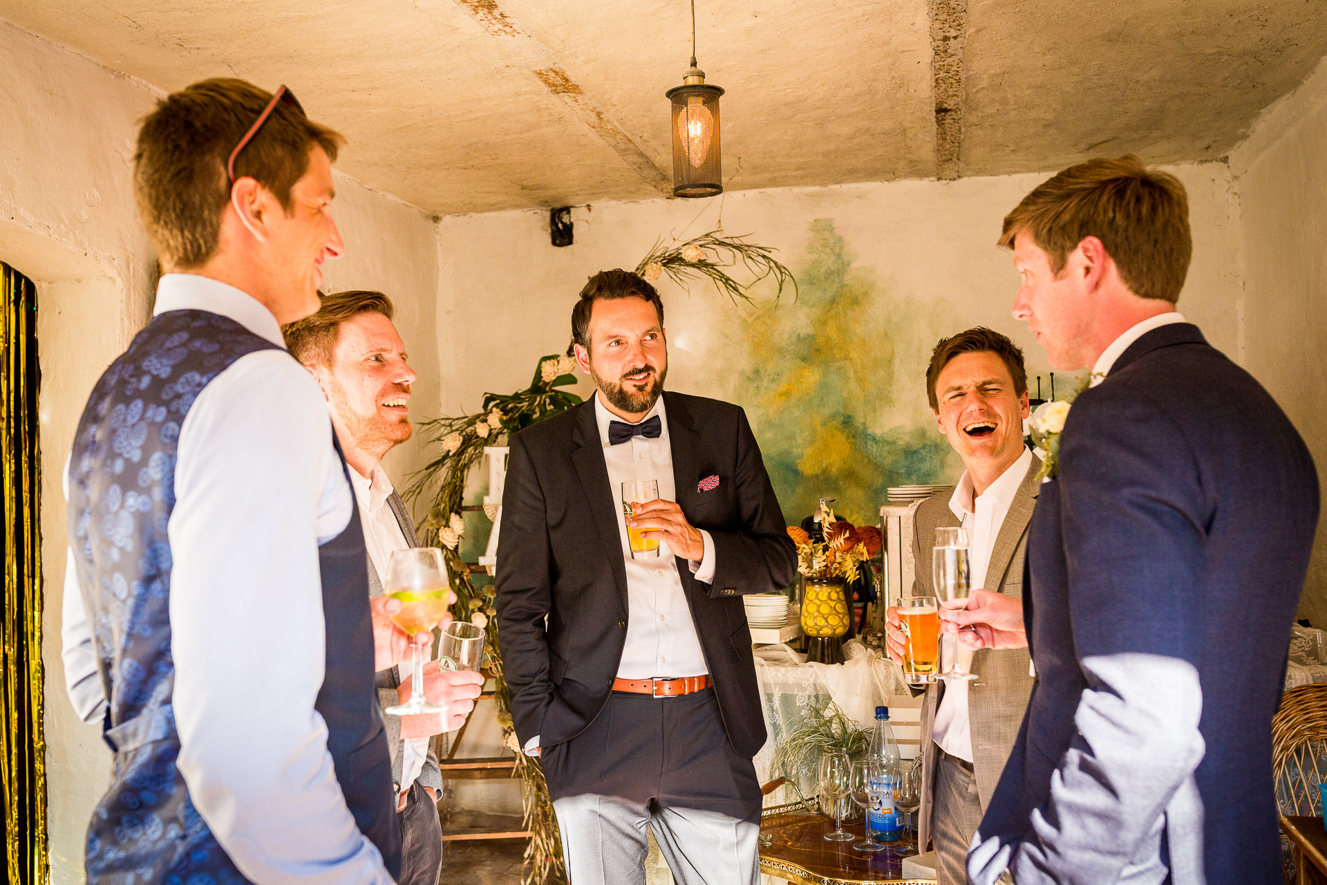 Hochzeitsreportage: authentische Momente während eines Hochzeitsfestes