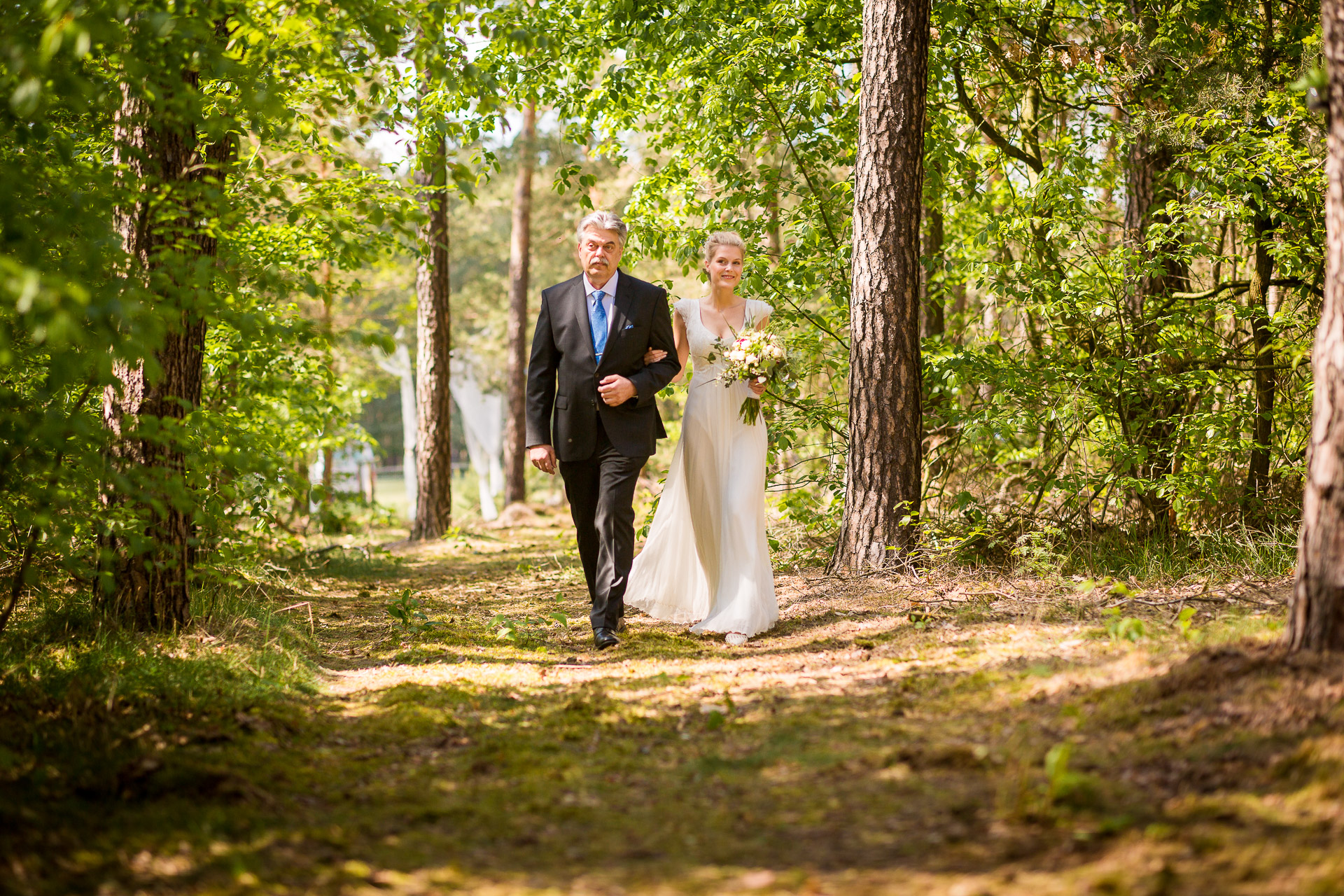 Hochzeit: Braut mit Vater
