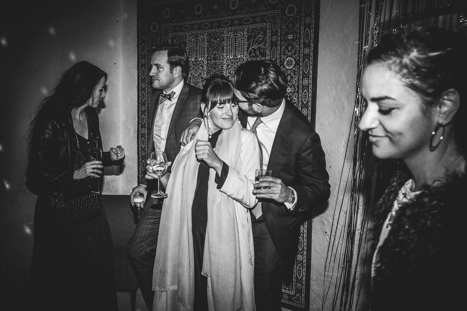 Paar auf der Tanzfläche. Scheunenhochzeit in Mügeln.