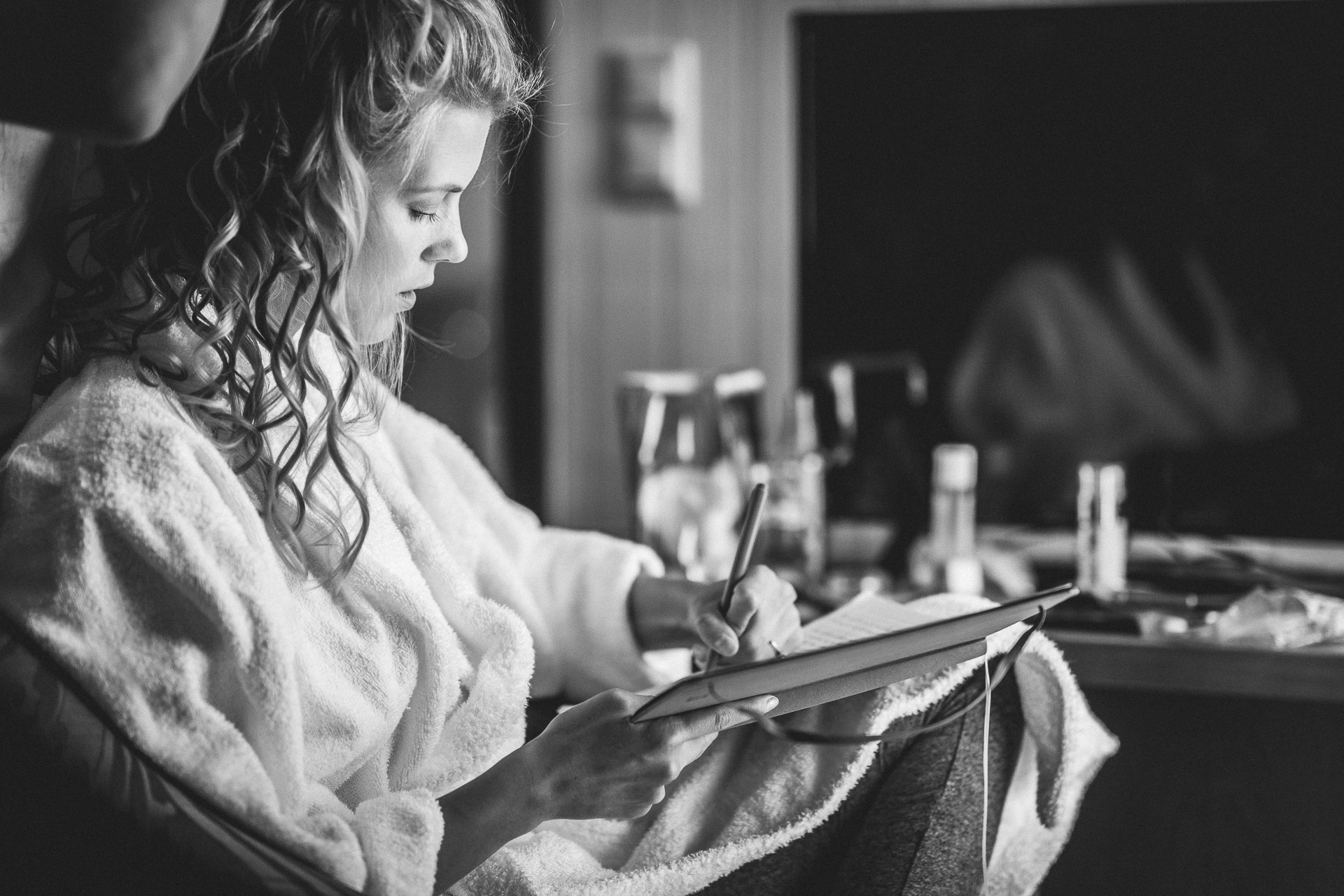 Portrait der Braut im Hotel