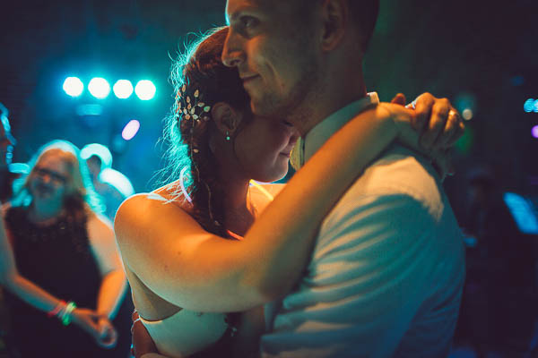 Emotionale Reportagefotografie auf der Hochzeit. Intime Augenblicke.