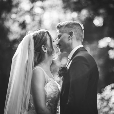 Hochzeitsreportage im Stadtpark Steglitz in Berlin im Sommer.