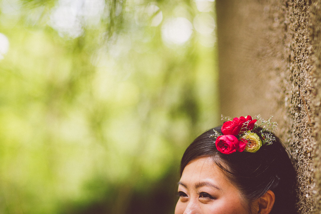 Rosen als Haarschmuck für die Hochzeit