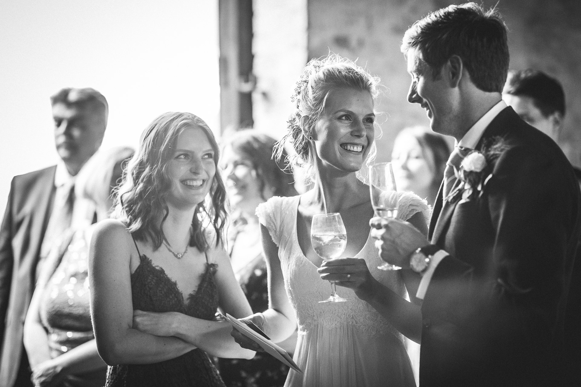 Hochzeitsfotografie im Reportagestil: besondere Augenblicke zwischendurch