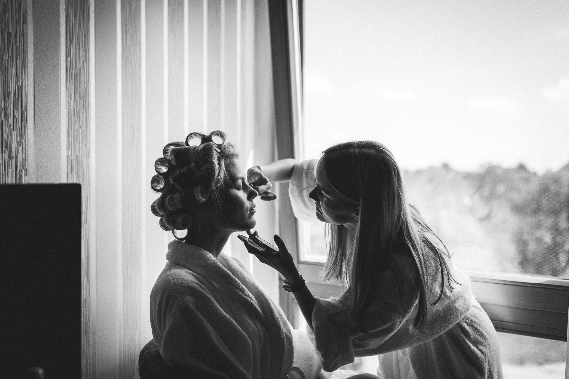 Make Up and Hair - Hochzeit Getting Ready. Bilder vom Hochzeitsfotografen aus Berlin.